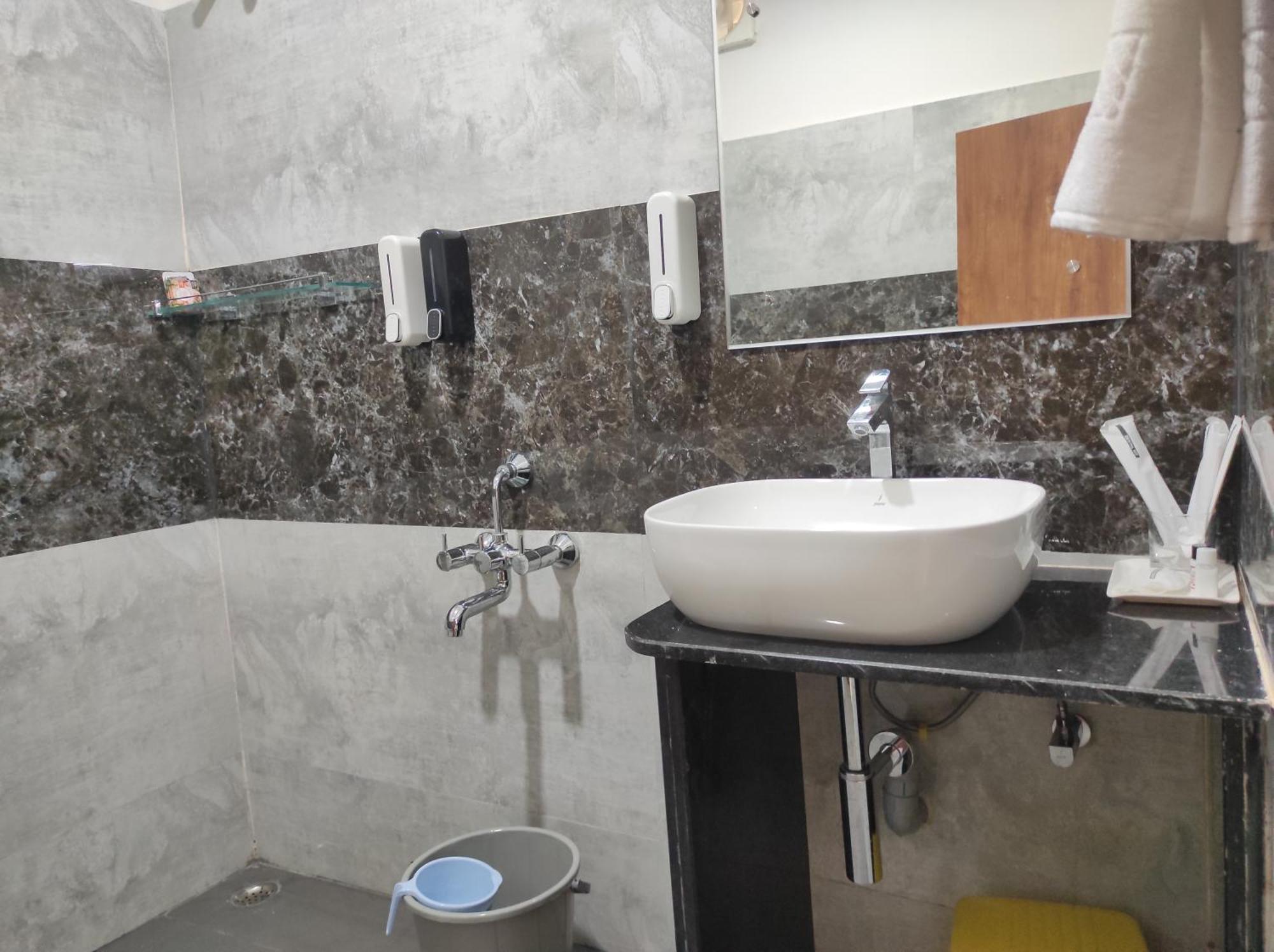 Duliagaon Hotel A G Palace מראה חיצוני תמונה